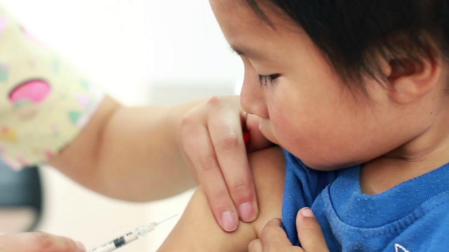 Aprobarían en breve el uso de  las vacunas Moderna y Sinopharm en menores de 18